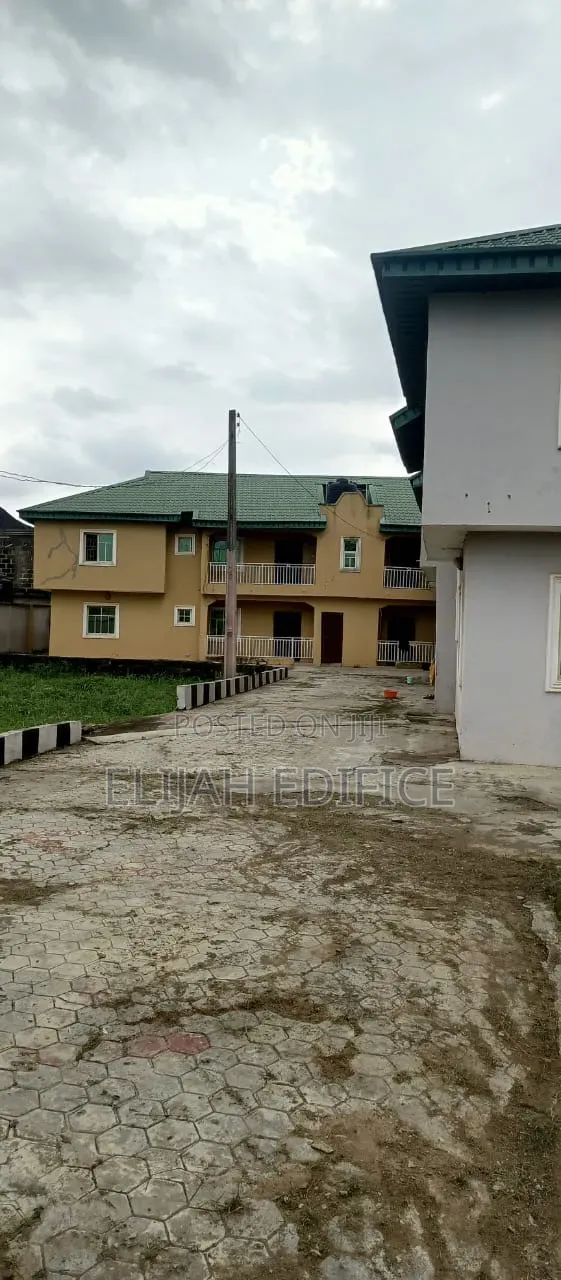 Furnished 16bdrm Block of Flats in Alakuko for sale