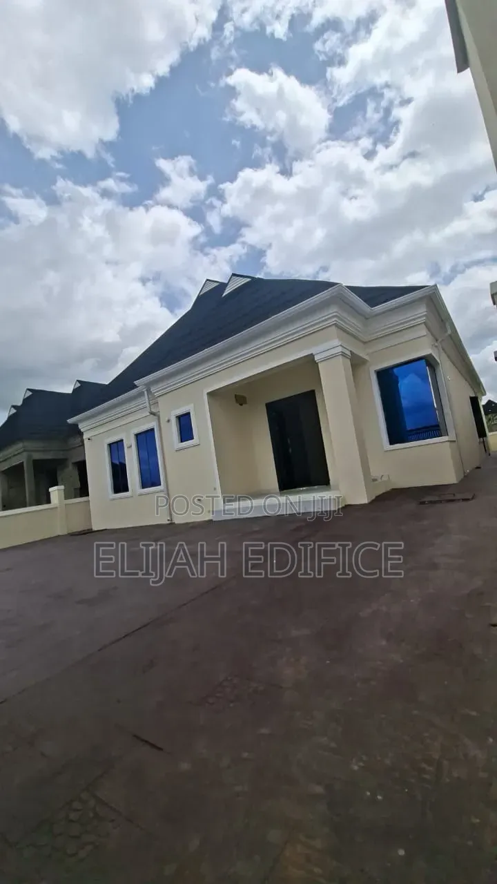 3bdrm Bungalow in Mowe Ofada, Berger for sale