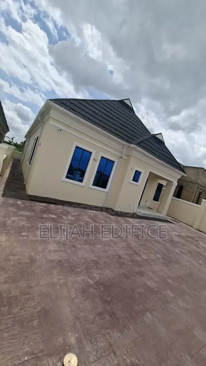3bdrm Bungalow in Mowe Ofada, Berger for sale