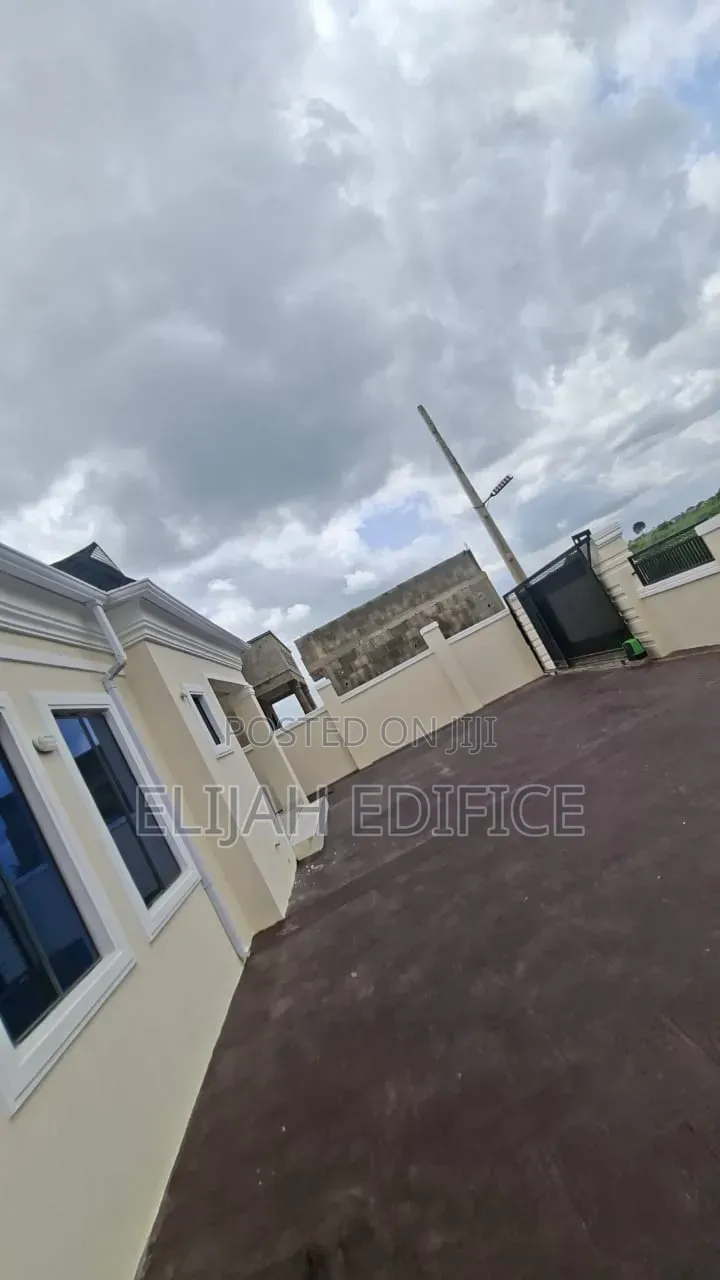 3bdrm Bungalow in Mowe Ofada, Berger for sale