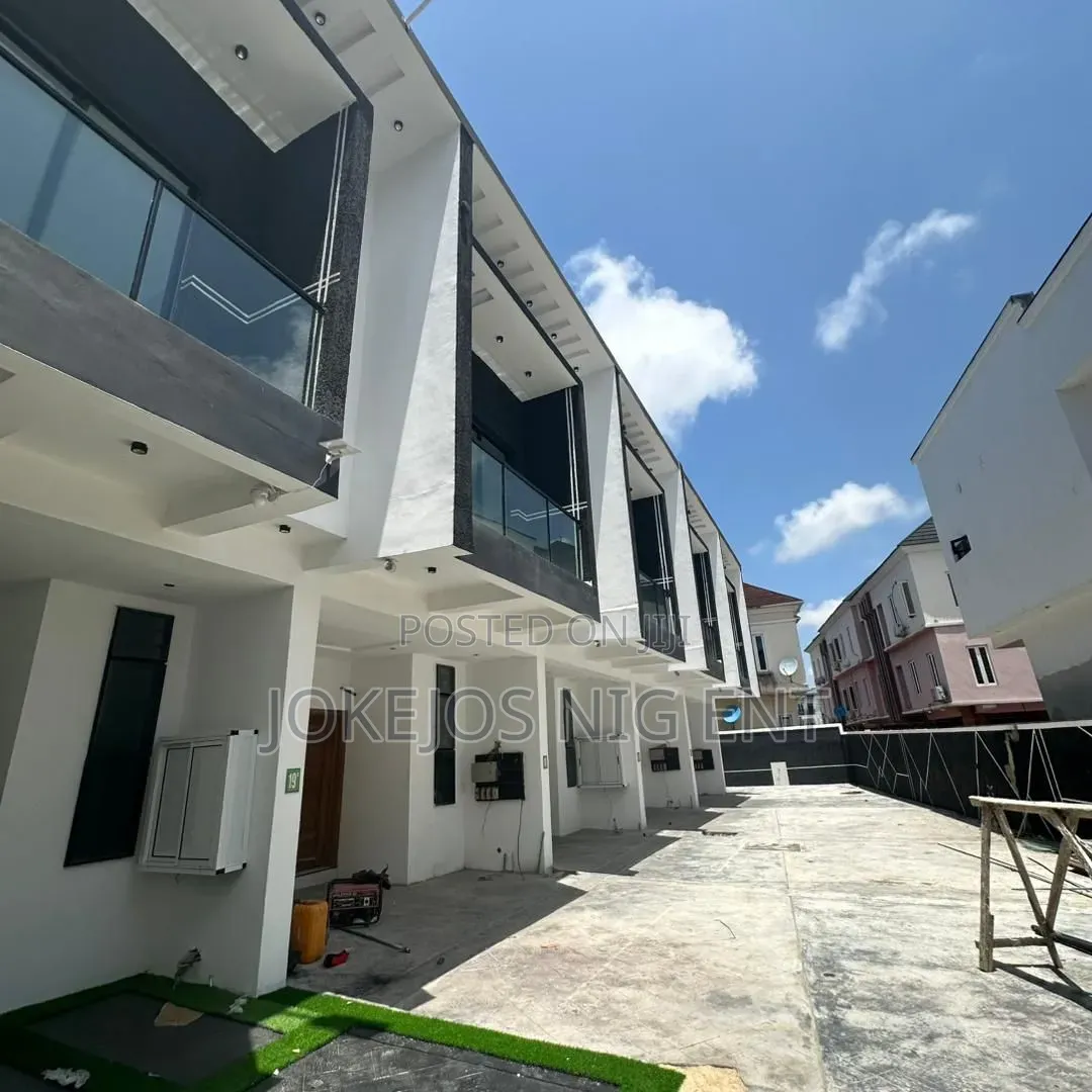 4bdrm Townhouse/Terrace in Chevron Toll Gate for sale