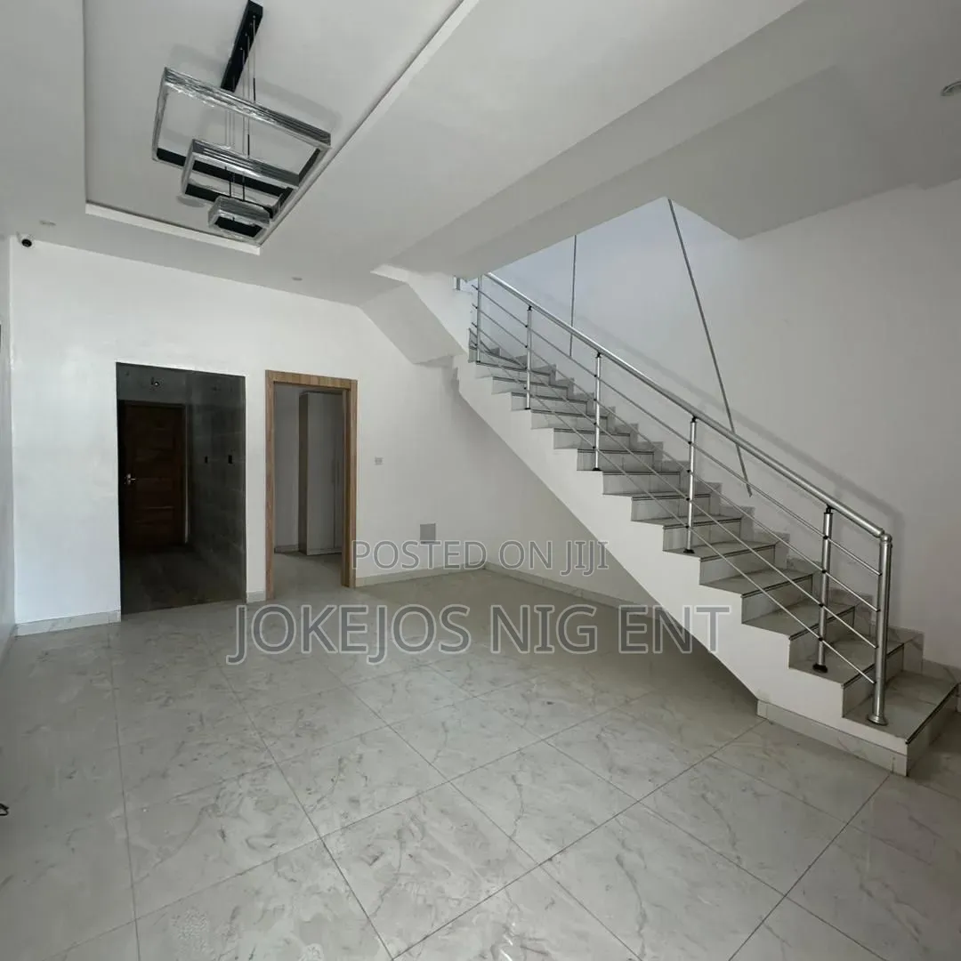 4bdrm Townhouse/Terrace in Chevron Toll Gate for sale