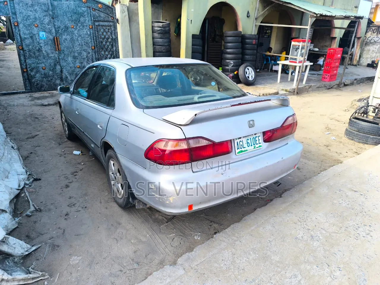 Honda Accord 1999 Silver