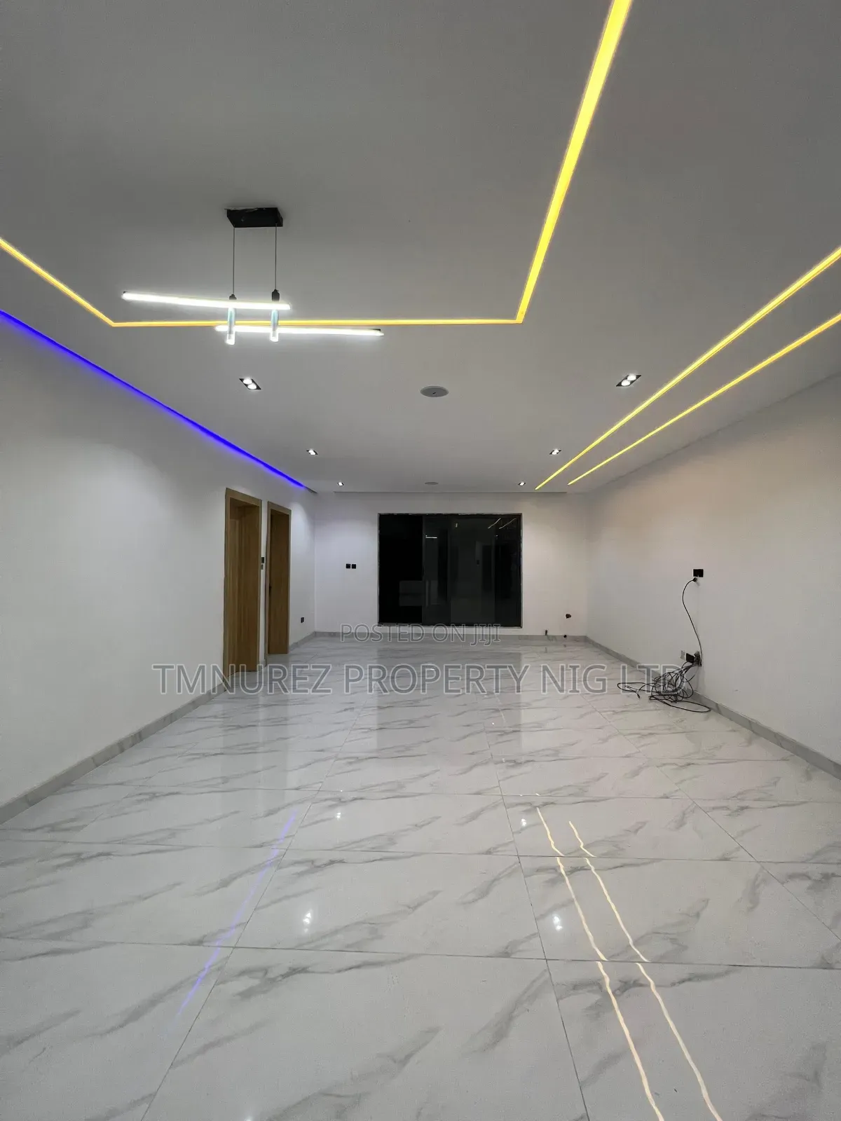 3bdrm Apartment in Lekki Phase 1 for sale