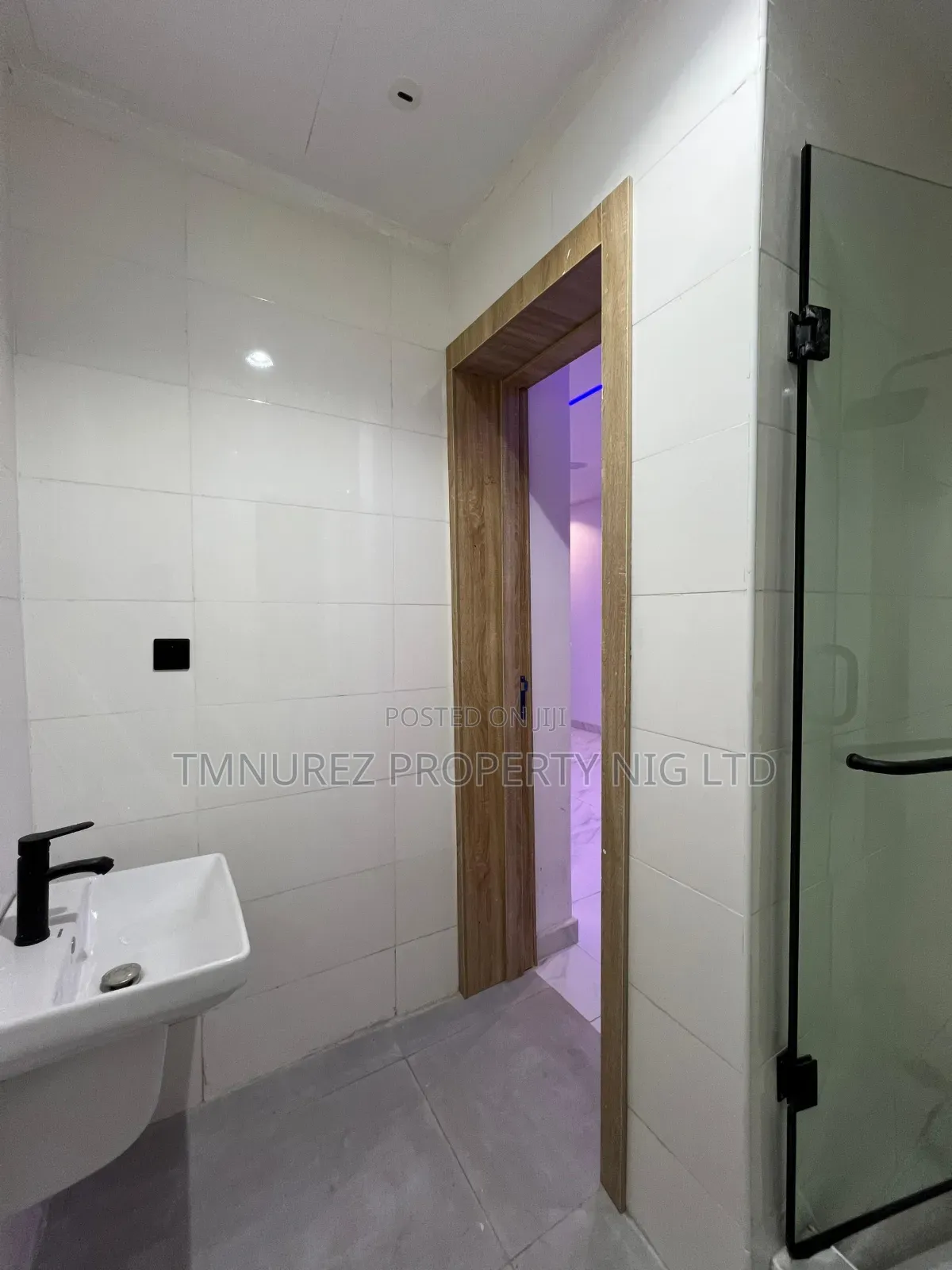 3bdrm Apartment in Lekki Phase 1 for sale