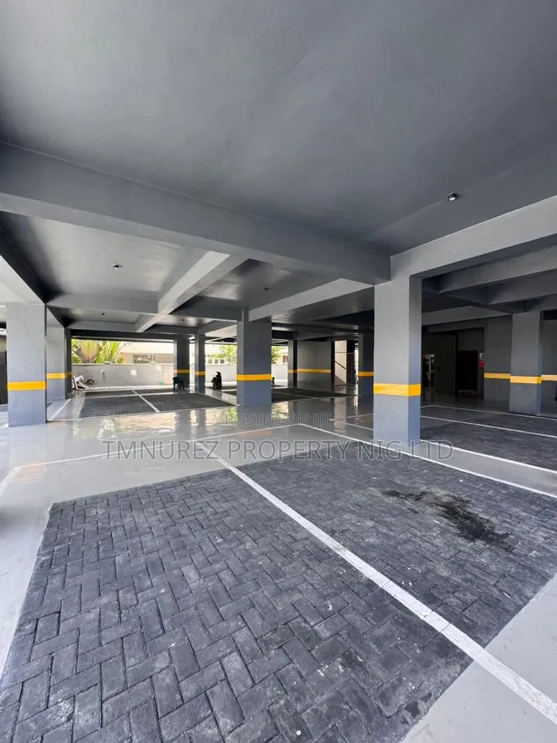 2bdrm Apartment in Lekki Phase 1 for rent
