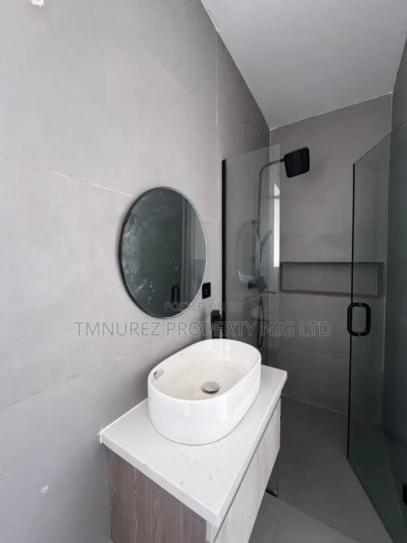 2bdrm Apartment in Lekki Phase 1 for rent