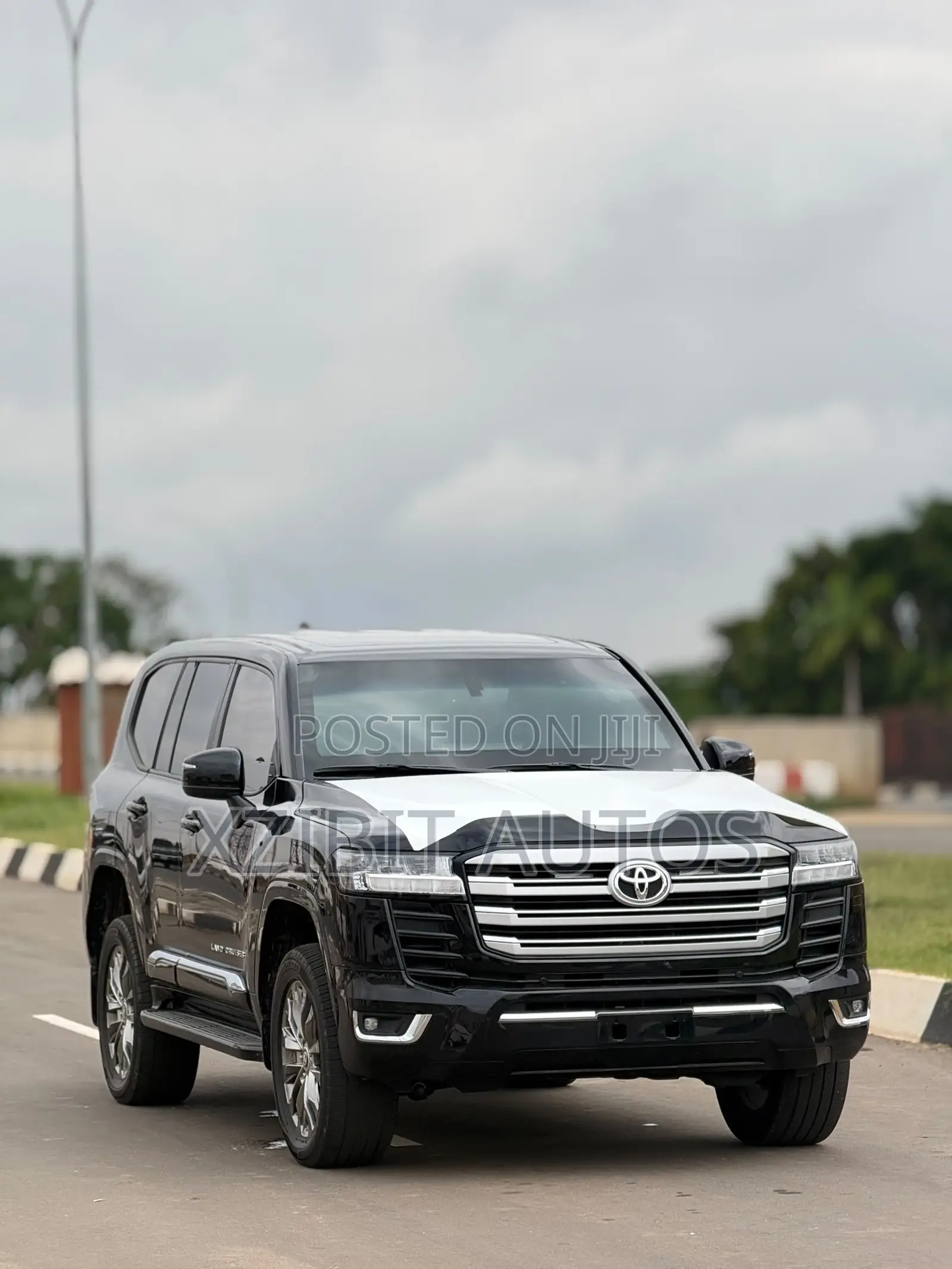Toyota Land Cruiser LC300 2025 Black