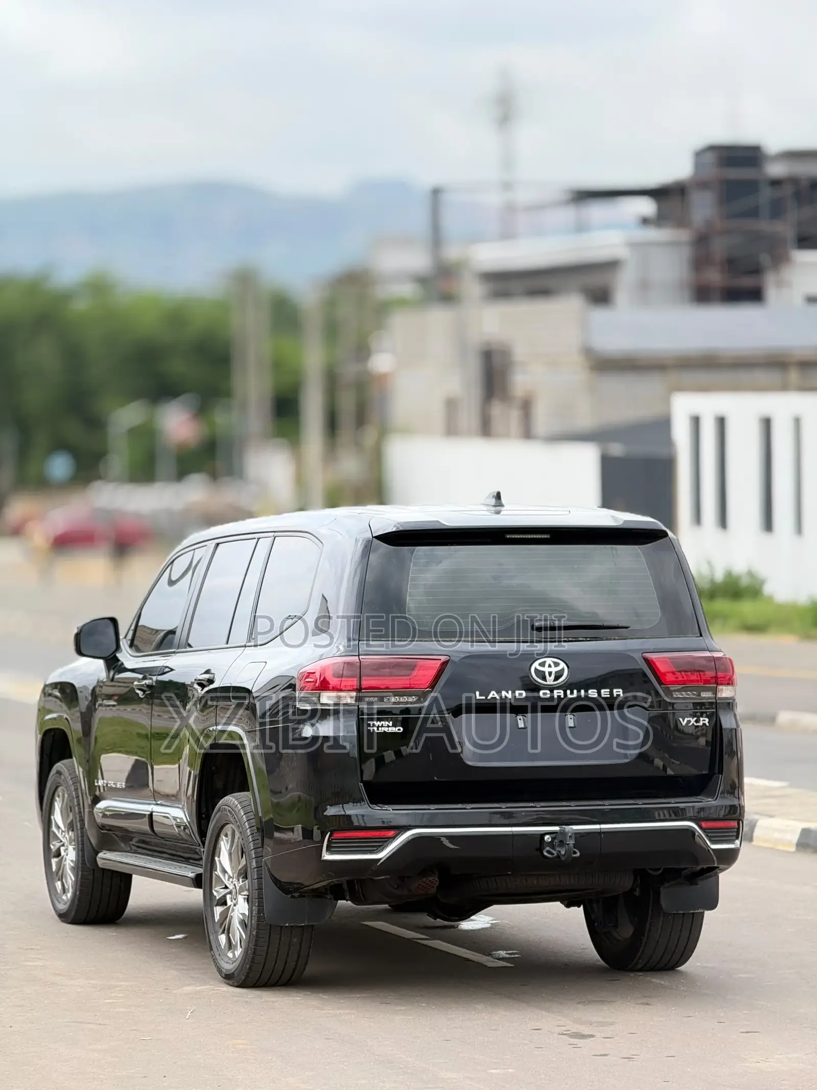 Toyota Land Cruiser LC300 2025 Black