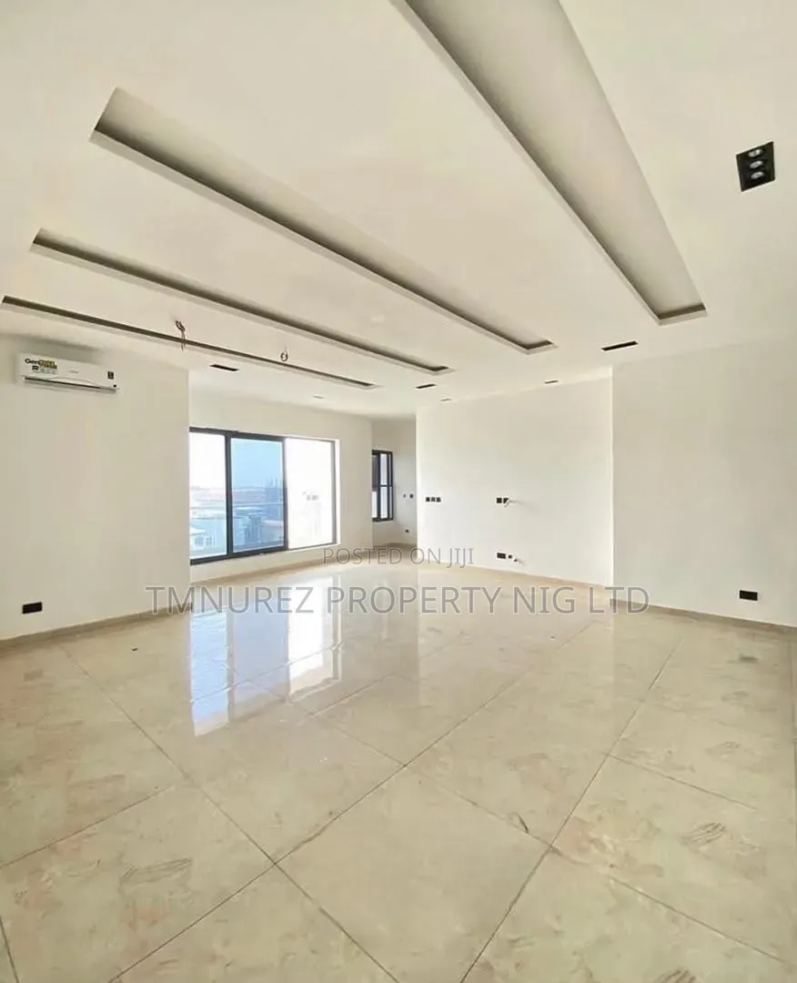 3bdrm Apartment in Lekki Phase 1 for rent