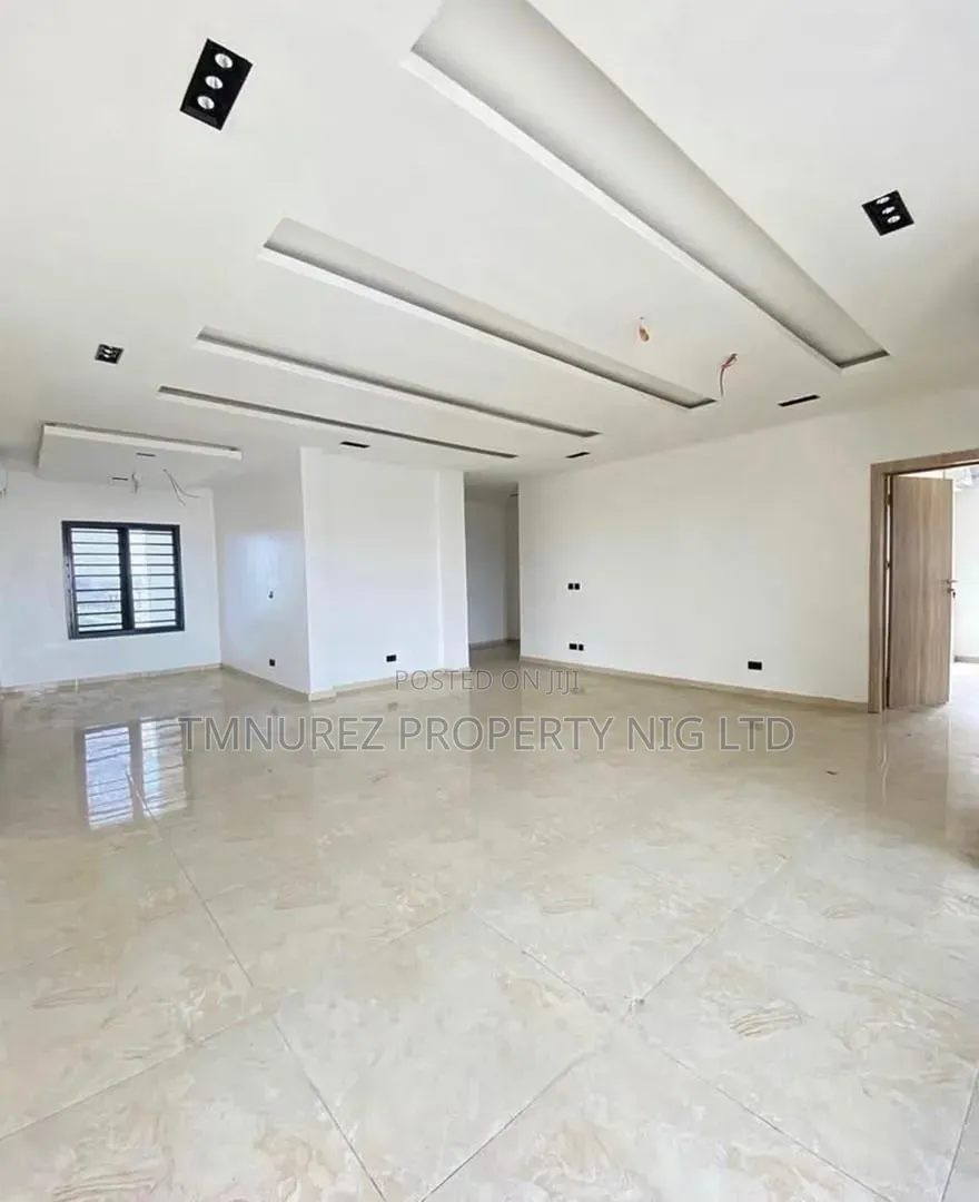3bdrm Apartment in Lekki Phase 1 for rent