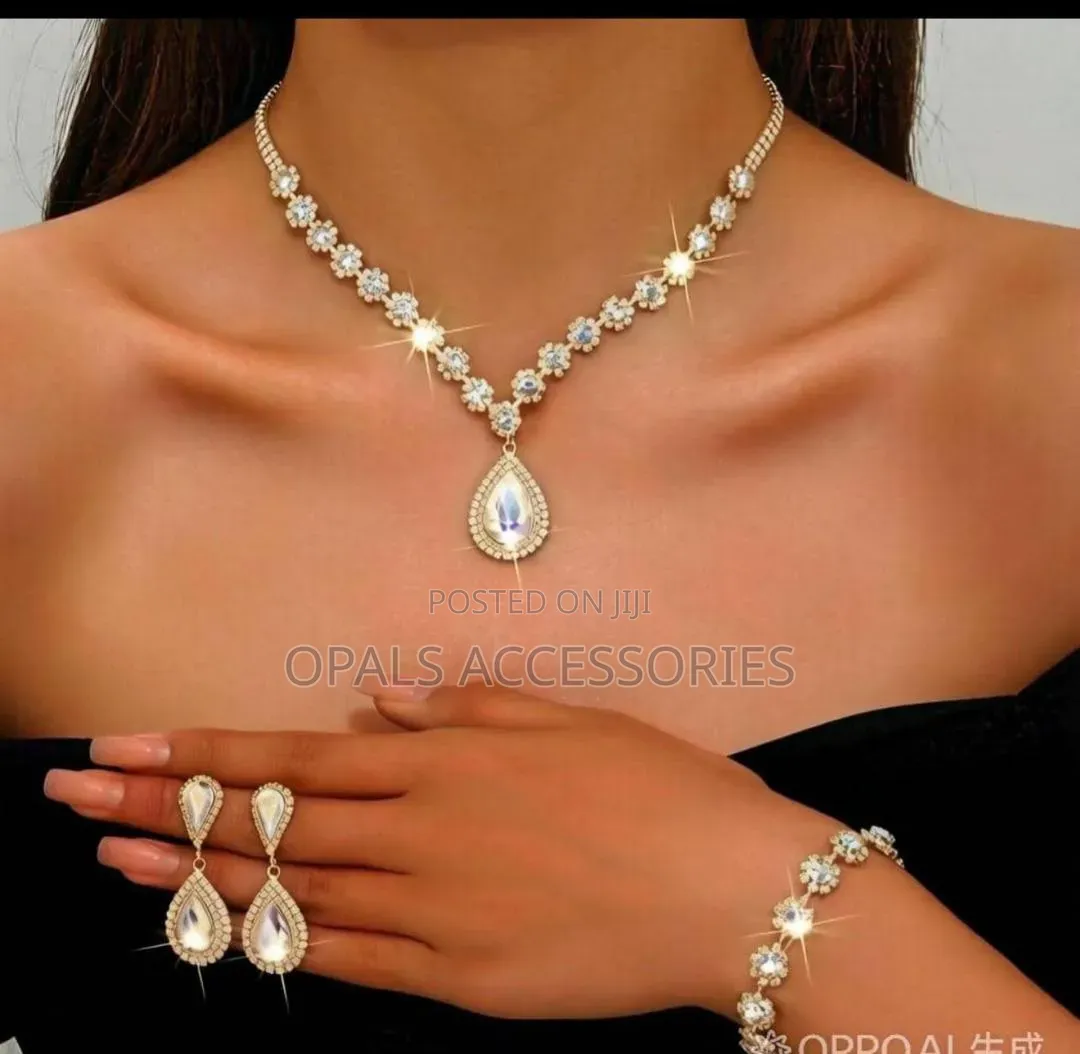 Luxurious Teardrop Crystal Flower Wedding Jewelry 4-Piece Set
