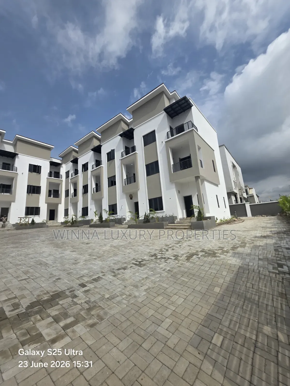 5bdrm Townhouse/Terrace in Guzape for sale
