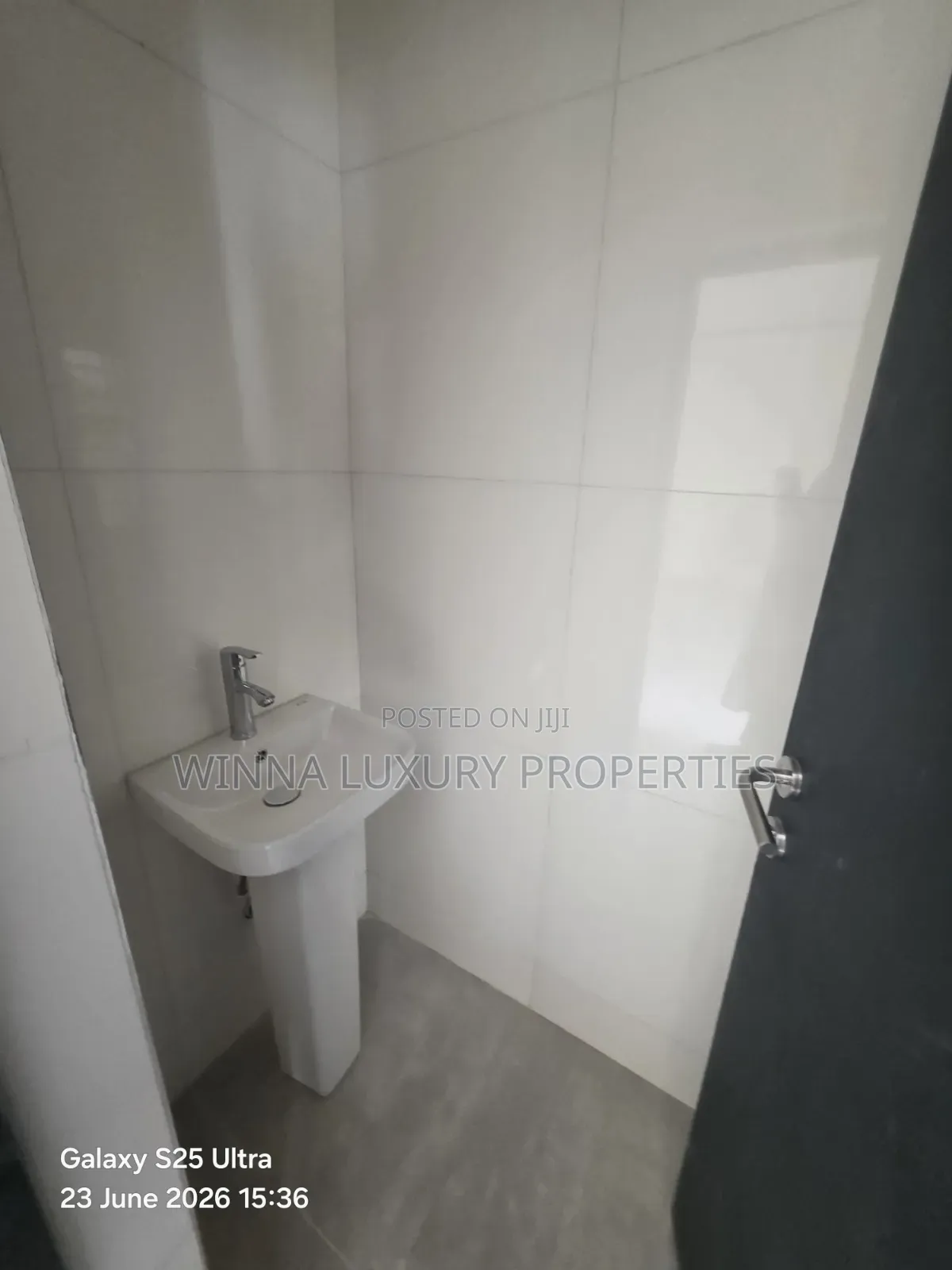 5bdrm Townhouse/Terrace in Guzape for sale