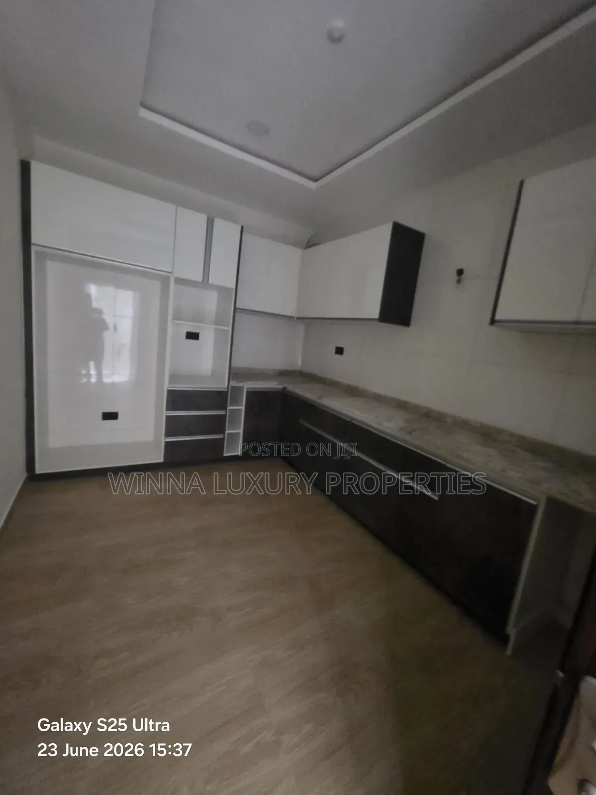 5bdrm Townhouse/Terrace in Guzape for sale