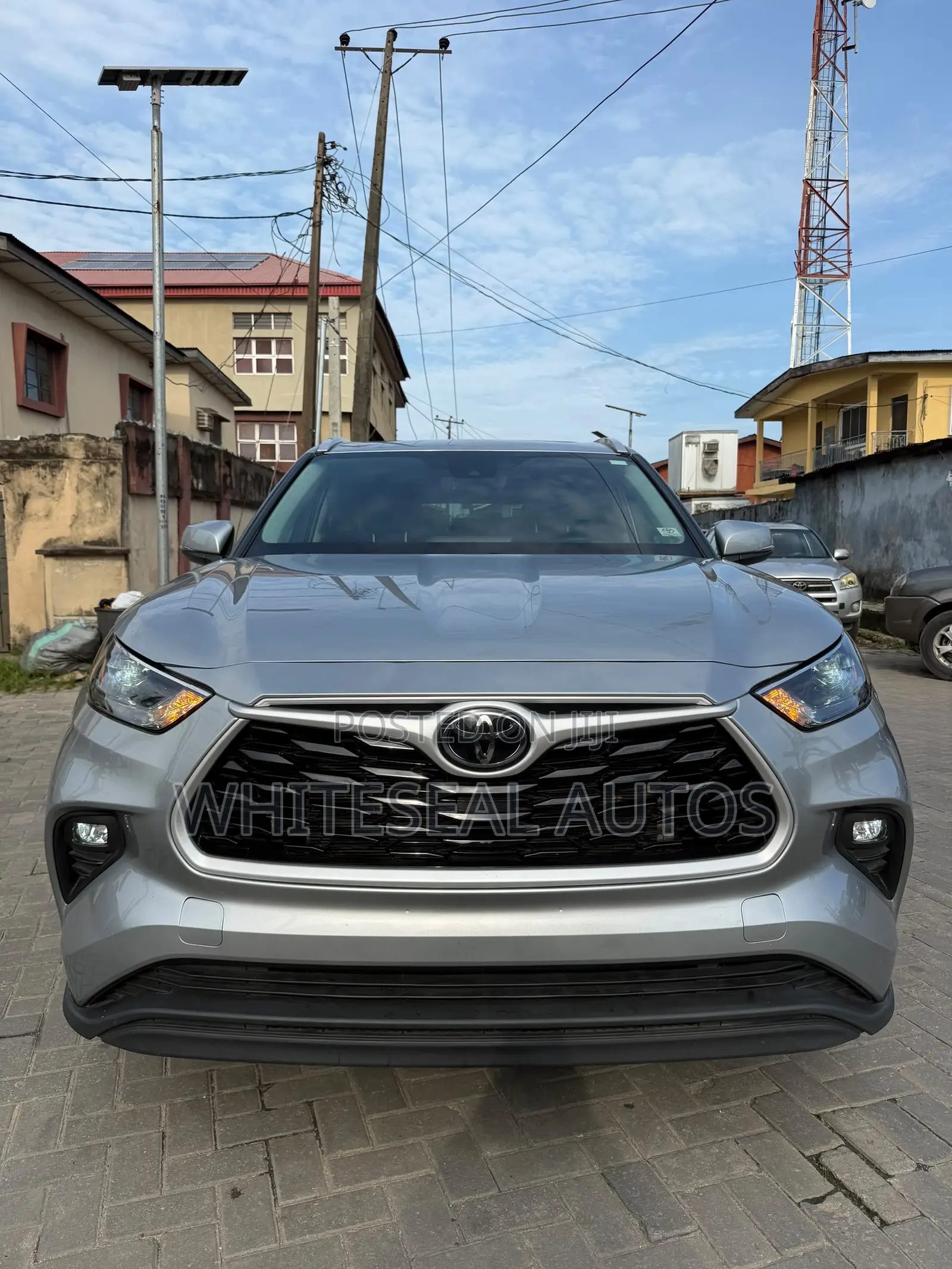 Toyota Highlander XLE 2022 Silver