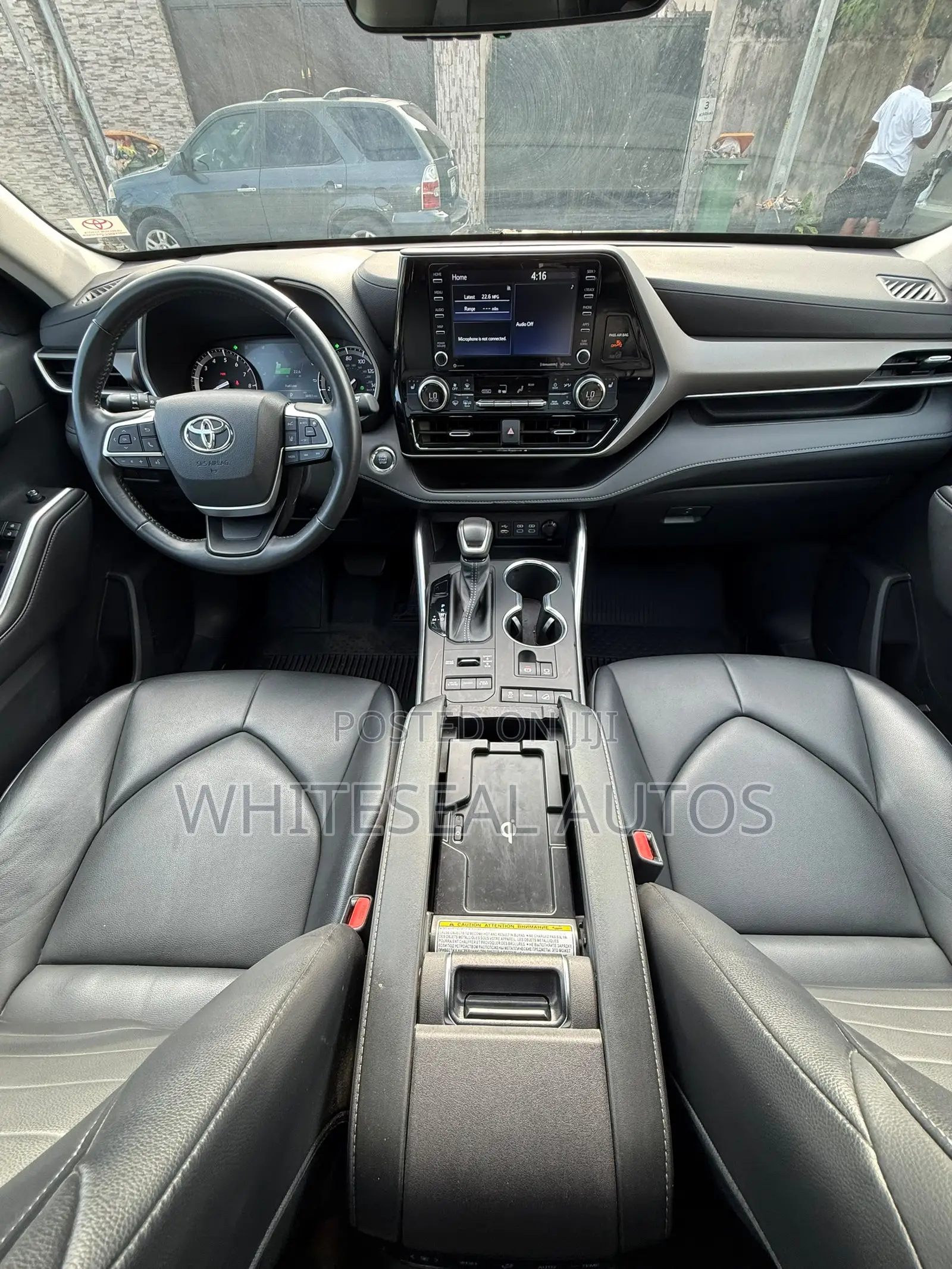 Toyota Highlander XLE 2022 Silver