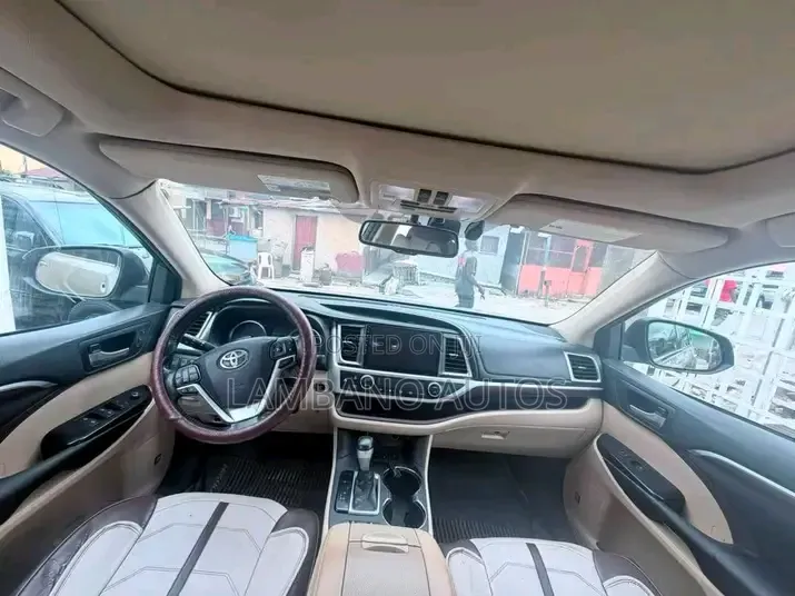 Toyota Highlander 2017 Gold