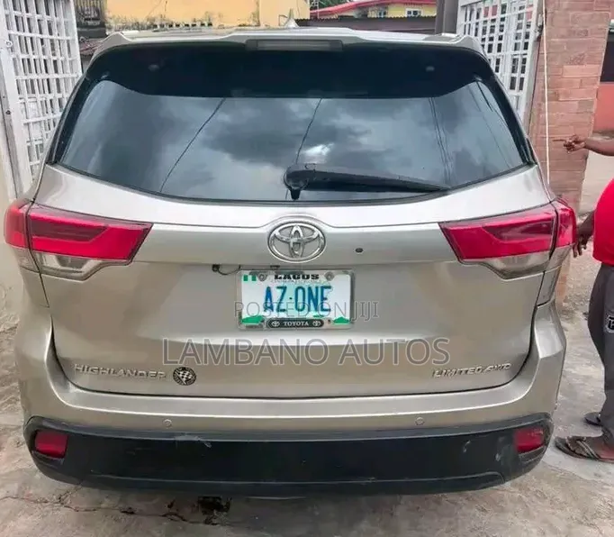 Toyota Highlander 2017 Gold