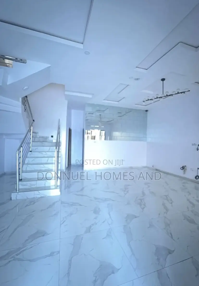 4bdrm Townhouse / Terrace in Ikota for rent