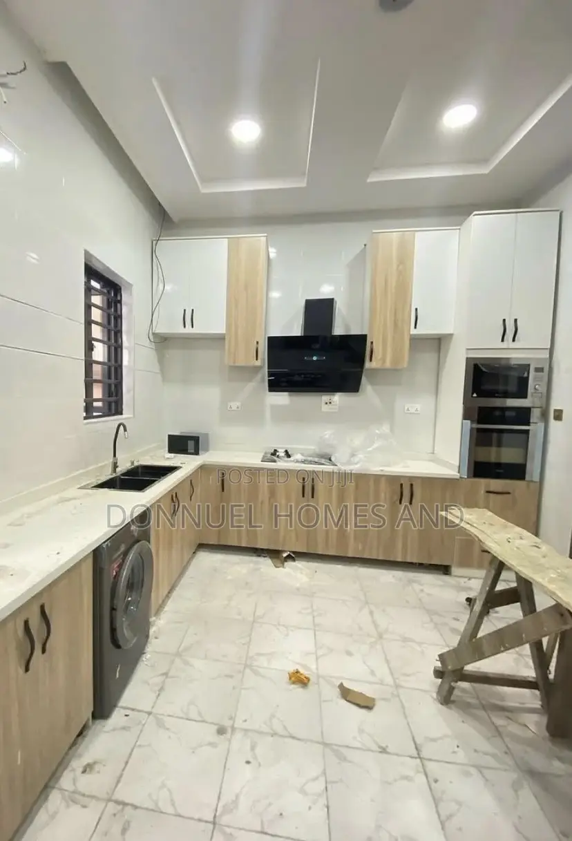 4bdrm Townhouse / Terrace in Ikota for rent