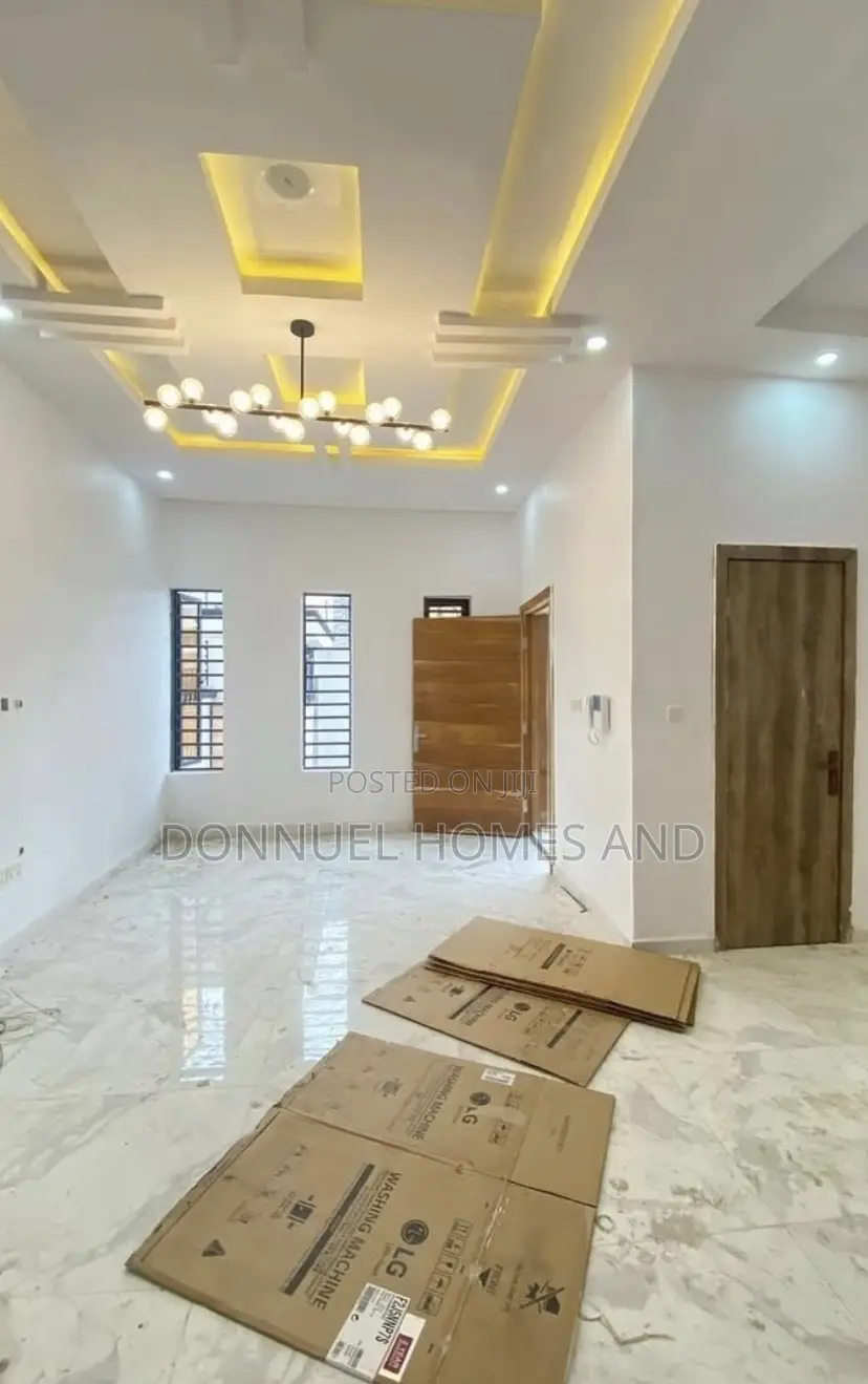 4bdrm Townhouse / Terrace in Ikota for rent