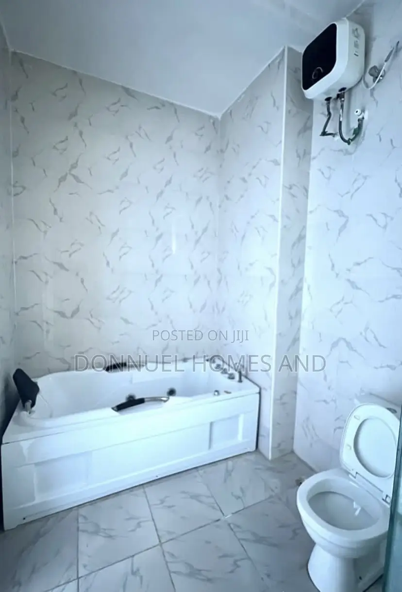 4bdrm Townhouse / Terrace in Ikota for rent