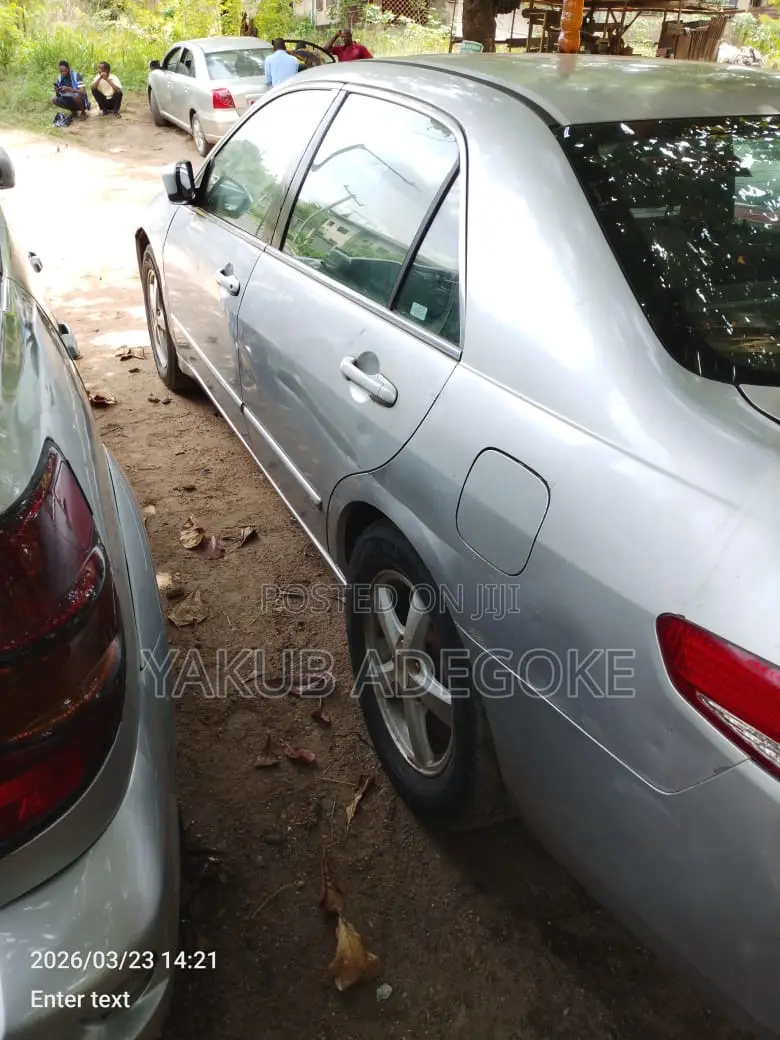Honda Accord 2004 Silver