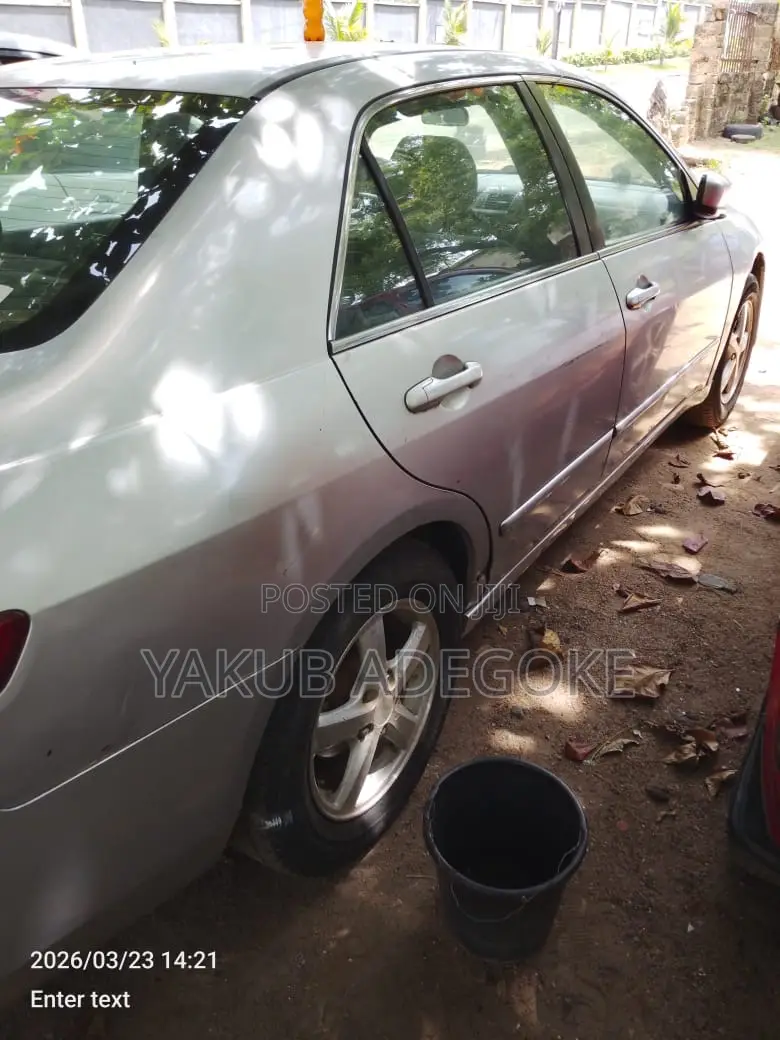 Honda Accord 2004 Silver