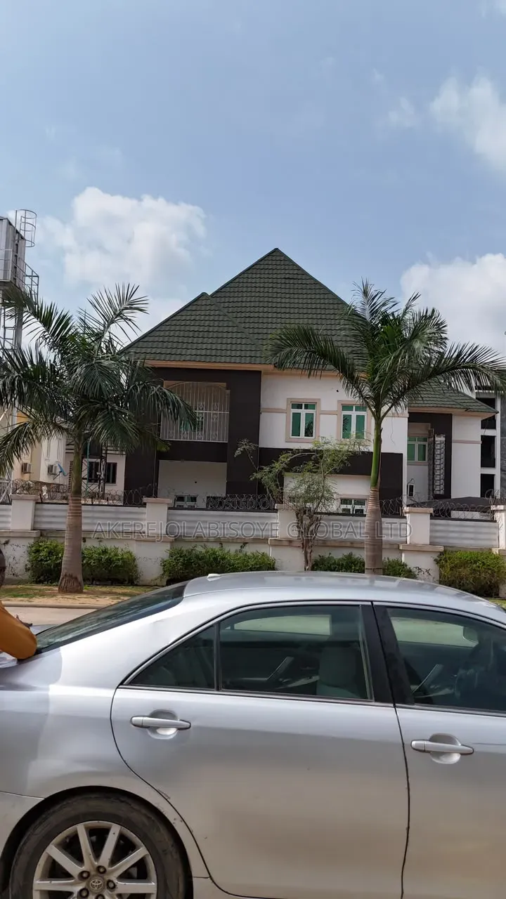 8bdrm Duplex in Jahi Gilmore, Abuja for sale