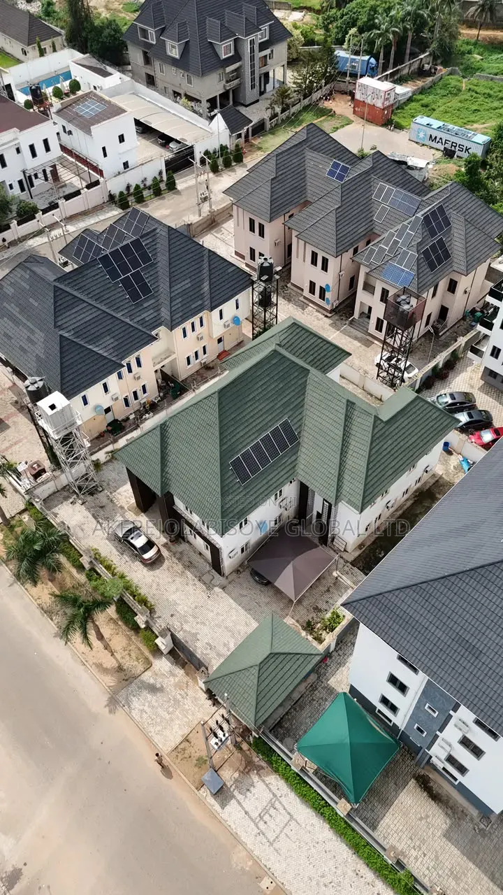 8bdrm Duplex in Jahi Gilmore, Abuja for sale