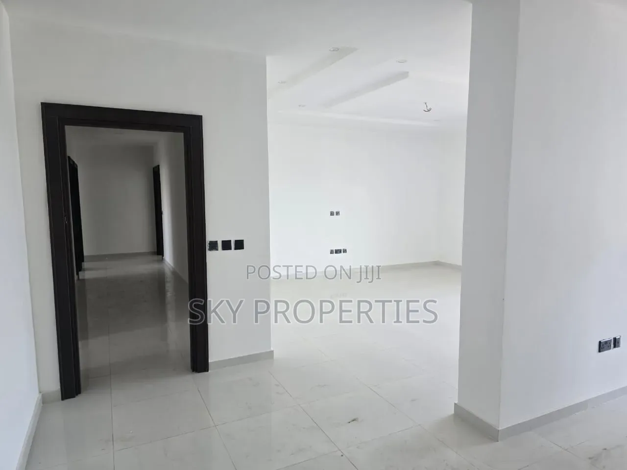 3bdrm Apartment in Onikoyi for rent