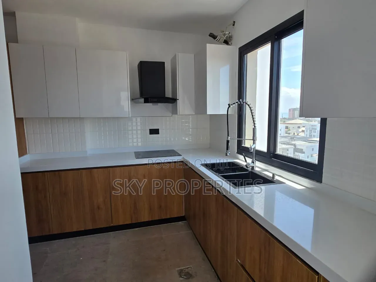 3bdrm Apartment in Onikoyi for rent