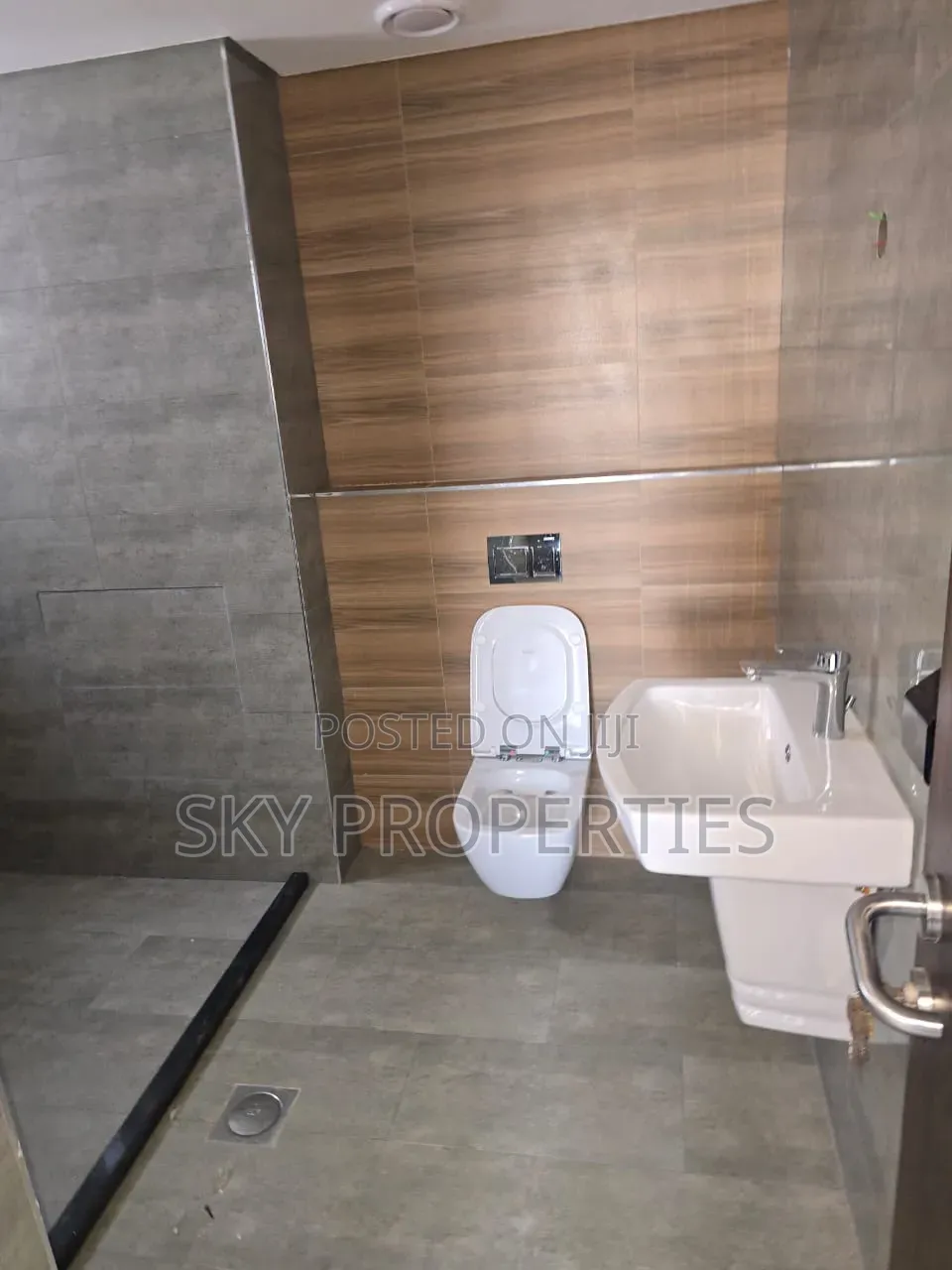 3bdrm Apartment in Onikoyi for rent
