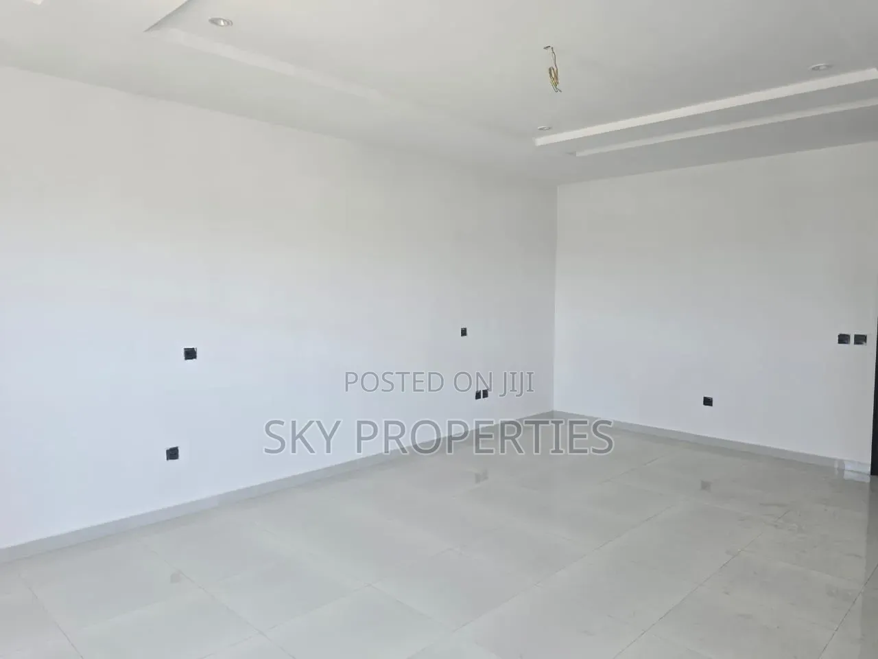 3bdrm Apartment in Onikoyi for rent