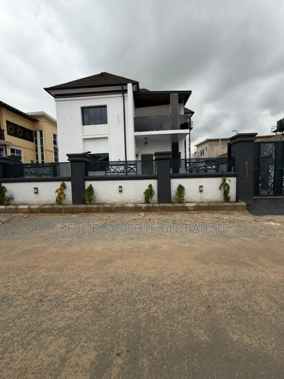 4bdrm Duplex in Lugbe By Von, FHA for sale