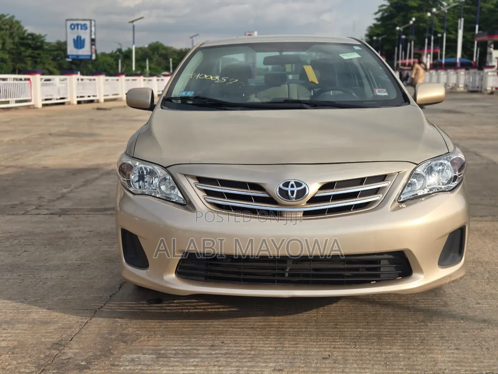 Toyota Corolla 2013 Gold