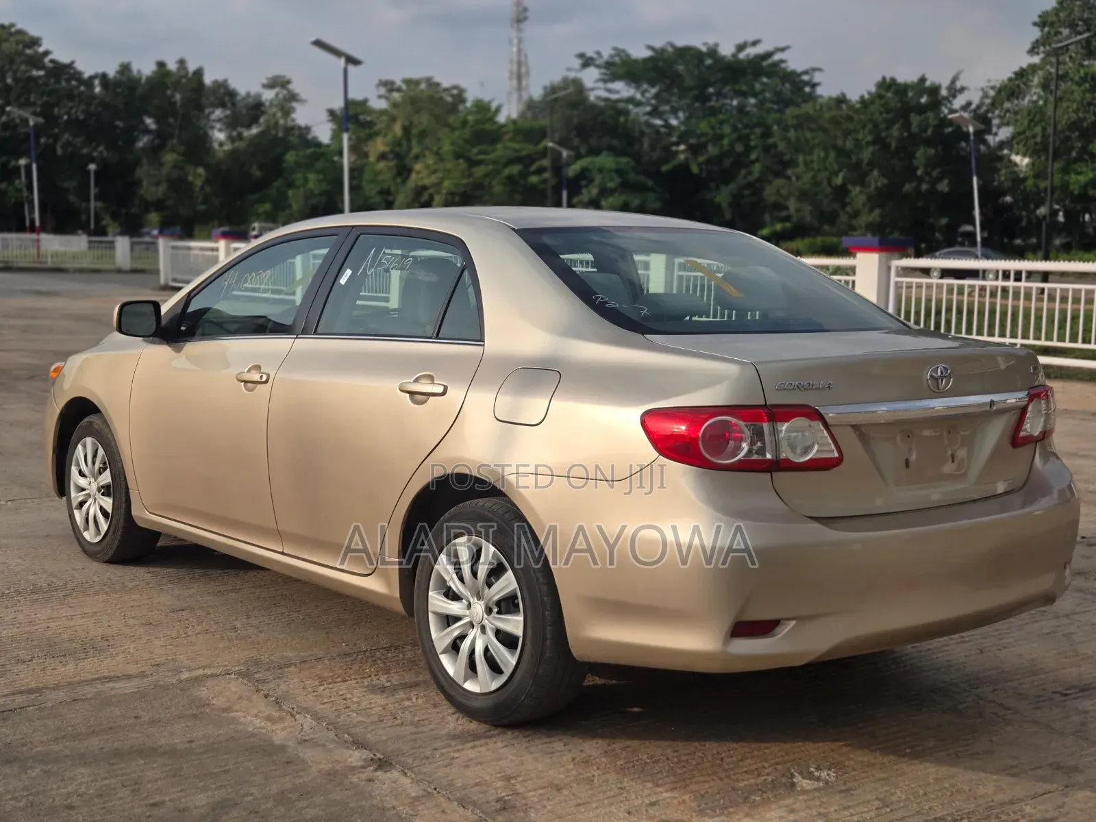 Toyota Corolla 2013 Gold