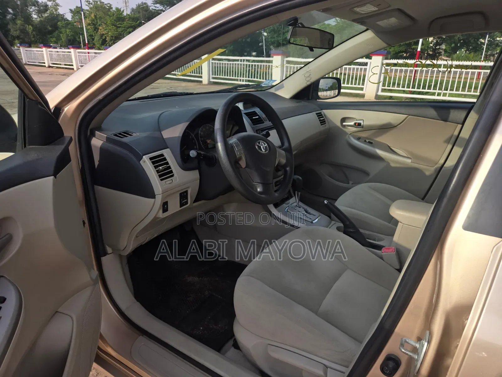 Toyota Corolla 2013 Gold
