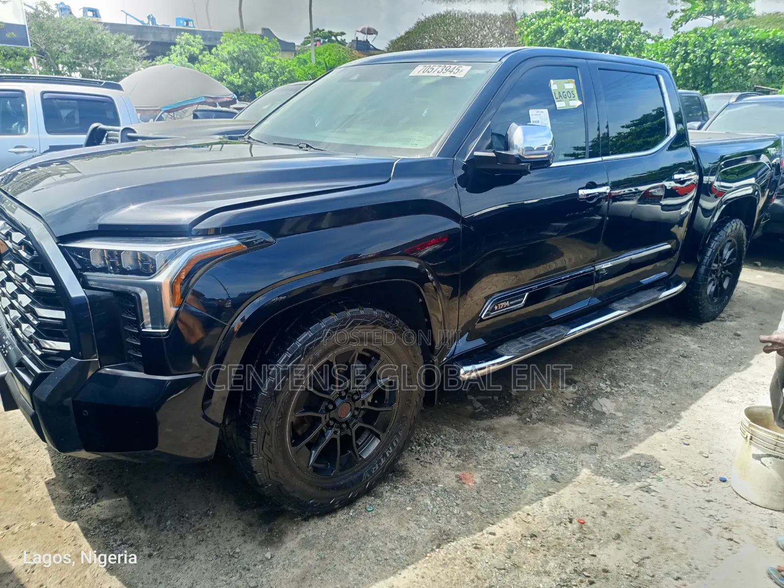 Toyota Tundra 2022 Black