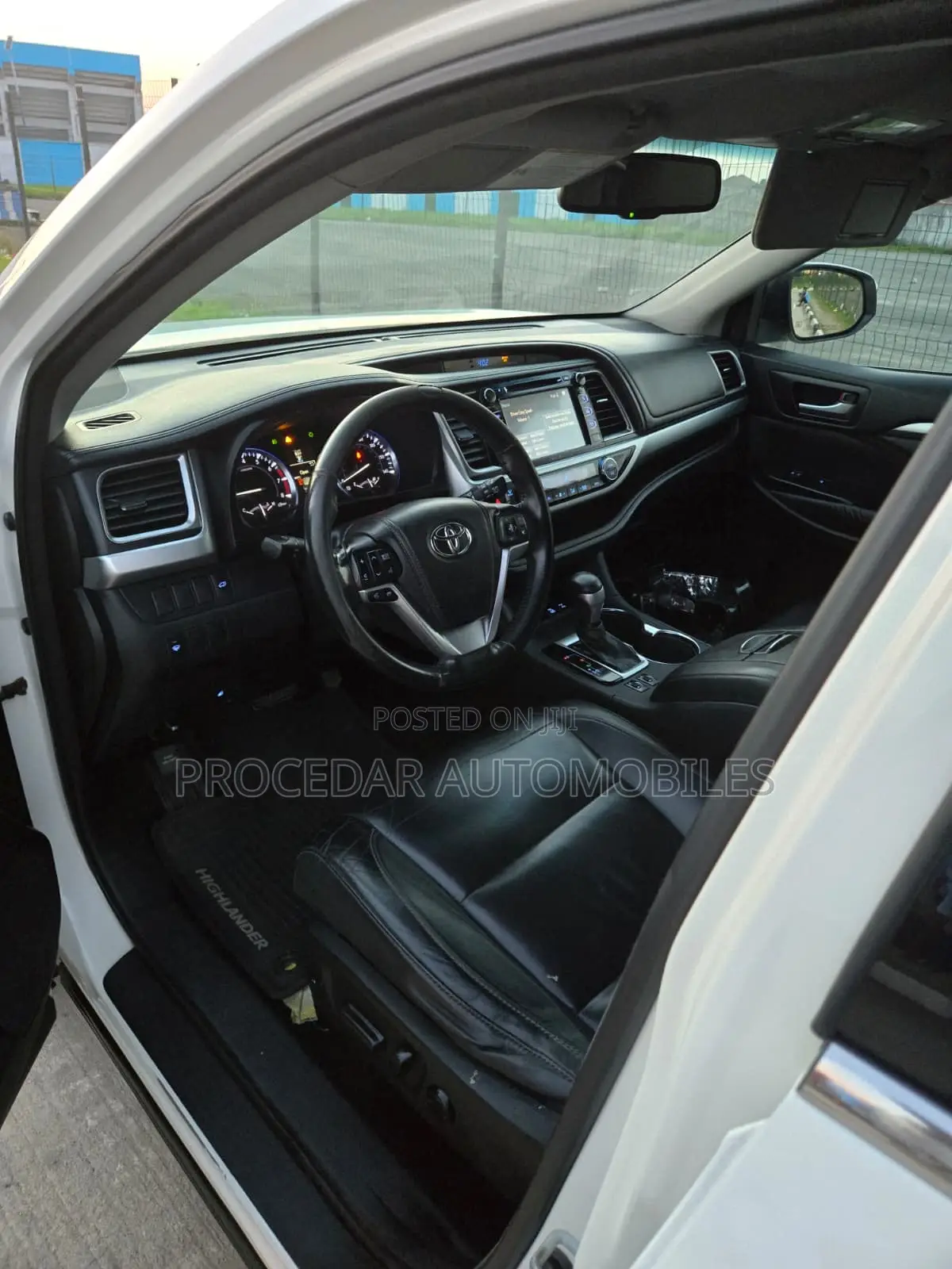 Toyota Highlander XLE 4dr SUV (3.5L 6cyl 6A) 2015 White