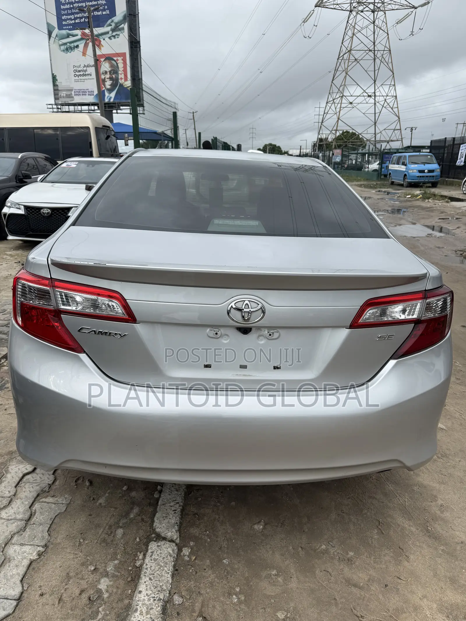 Toyota Camry SE 4dr Sedan (2.5L 4cyl 6A) 2013 Silver