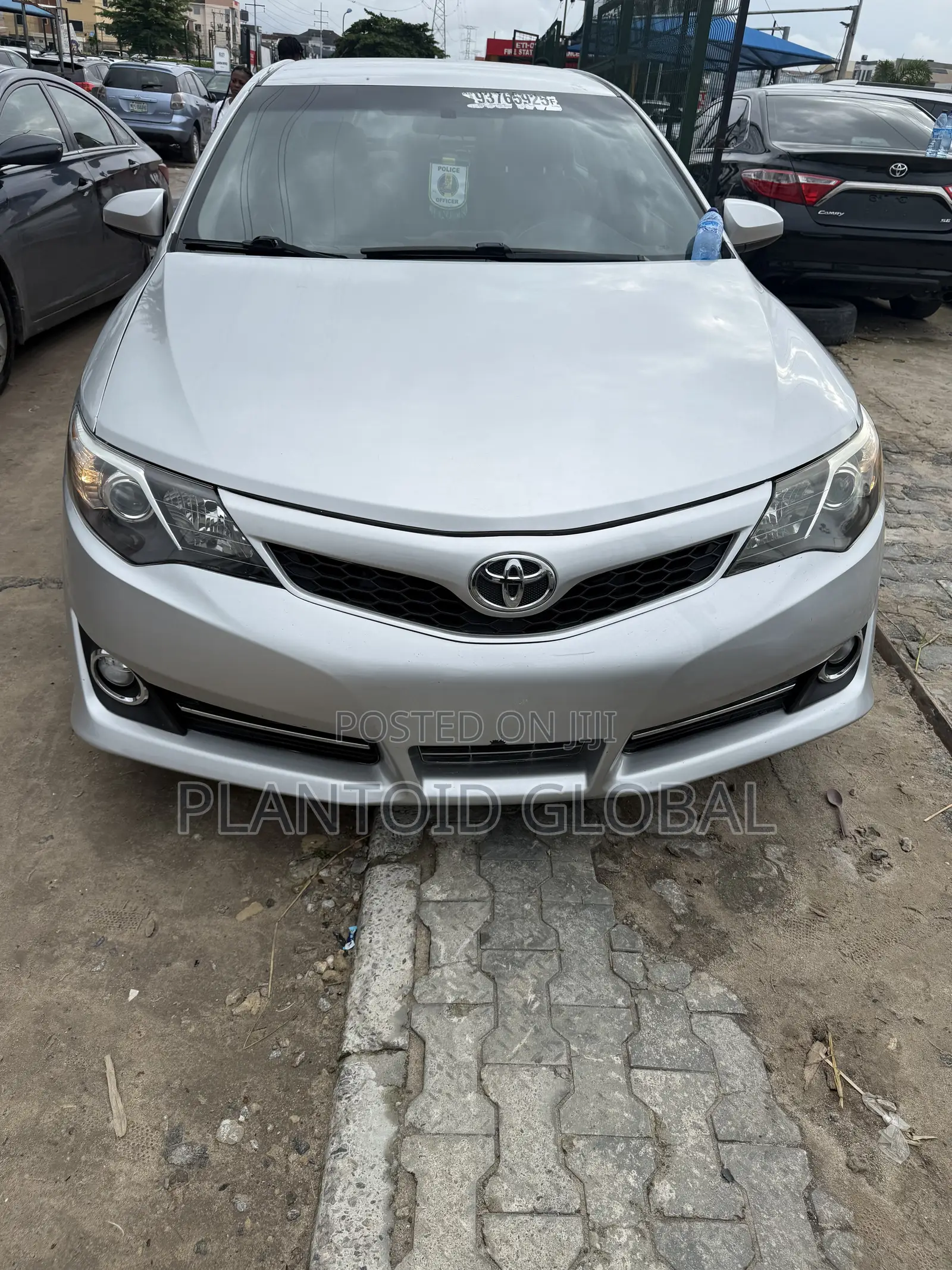 Toyota Camry SE 4dr Sedan (2.5L 4cyl 6A) 2013 Silver