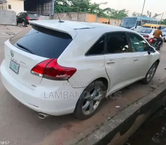 Toyota Venza 2011 White