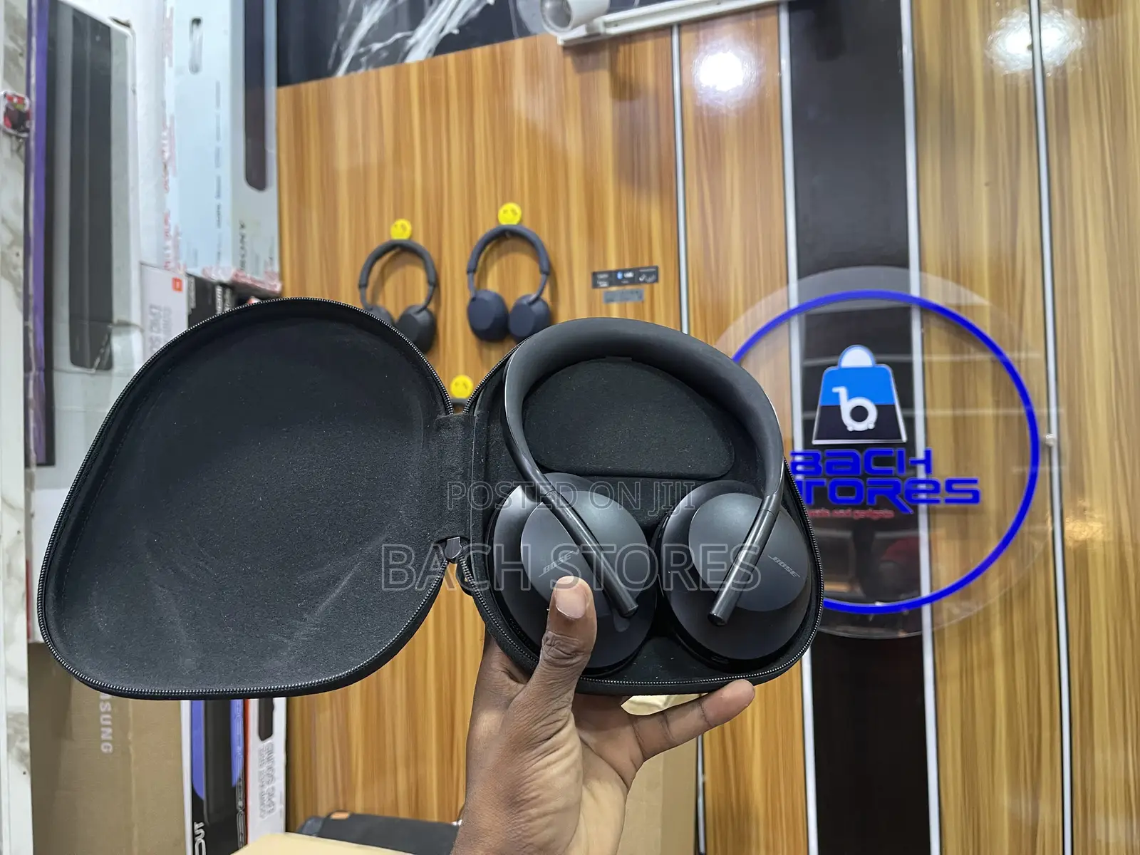 Bose 700 Noise Cancelling Headphone With Alexa Google Voice