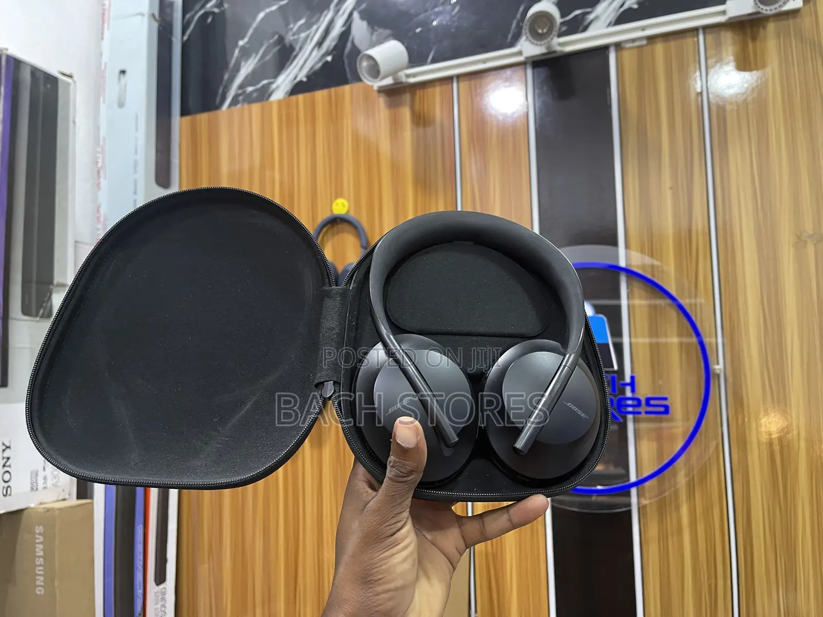 Bose 700 Noise Cancelling Headphone With Alexa Google Voice