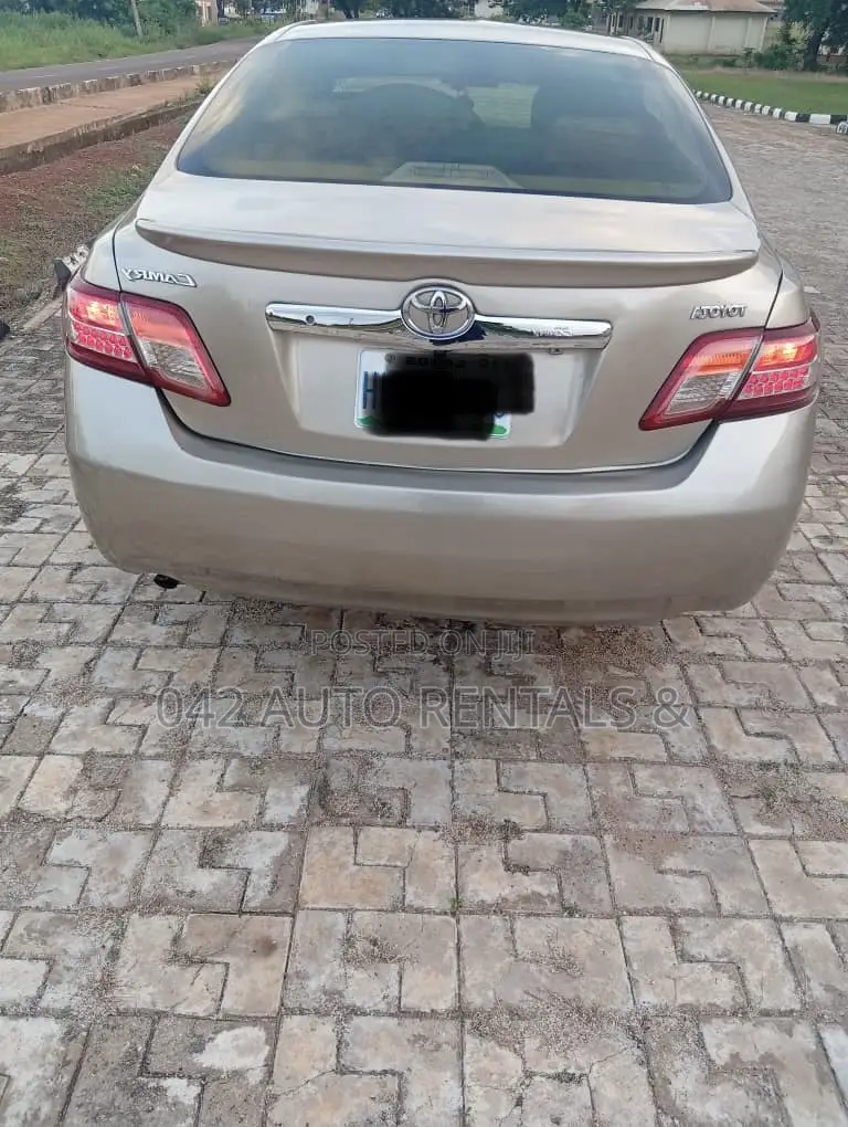 Toyota Camry 2008 Gold