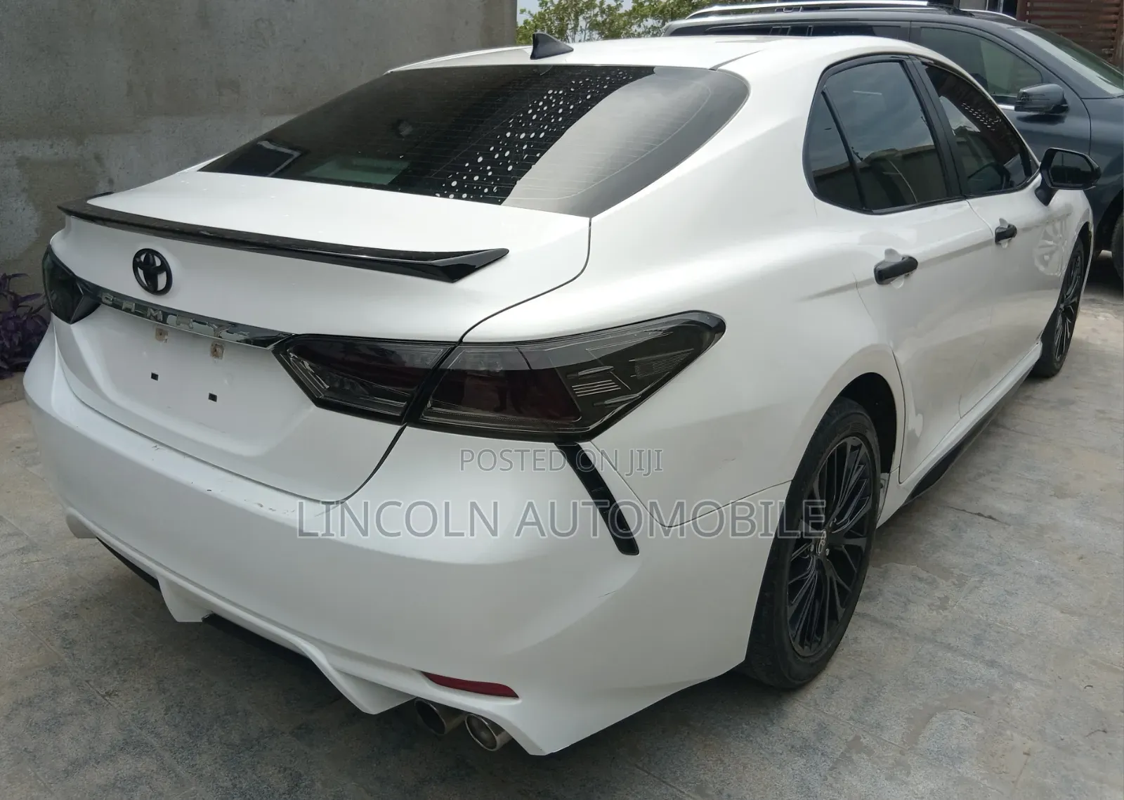 Toyota Camry SE Nightshade FWD 2020 Off white
