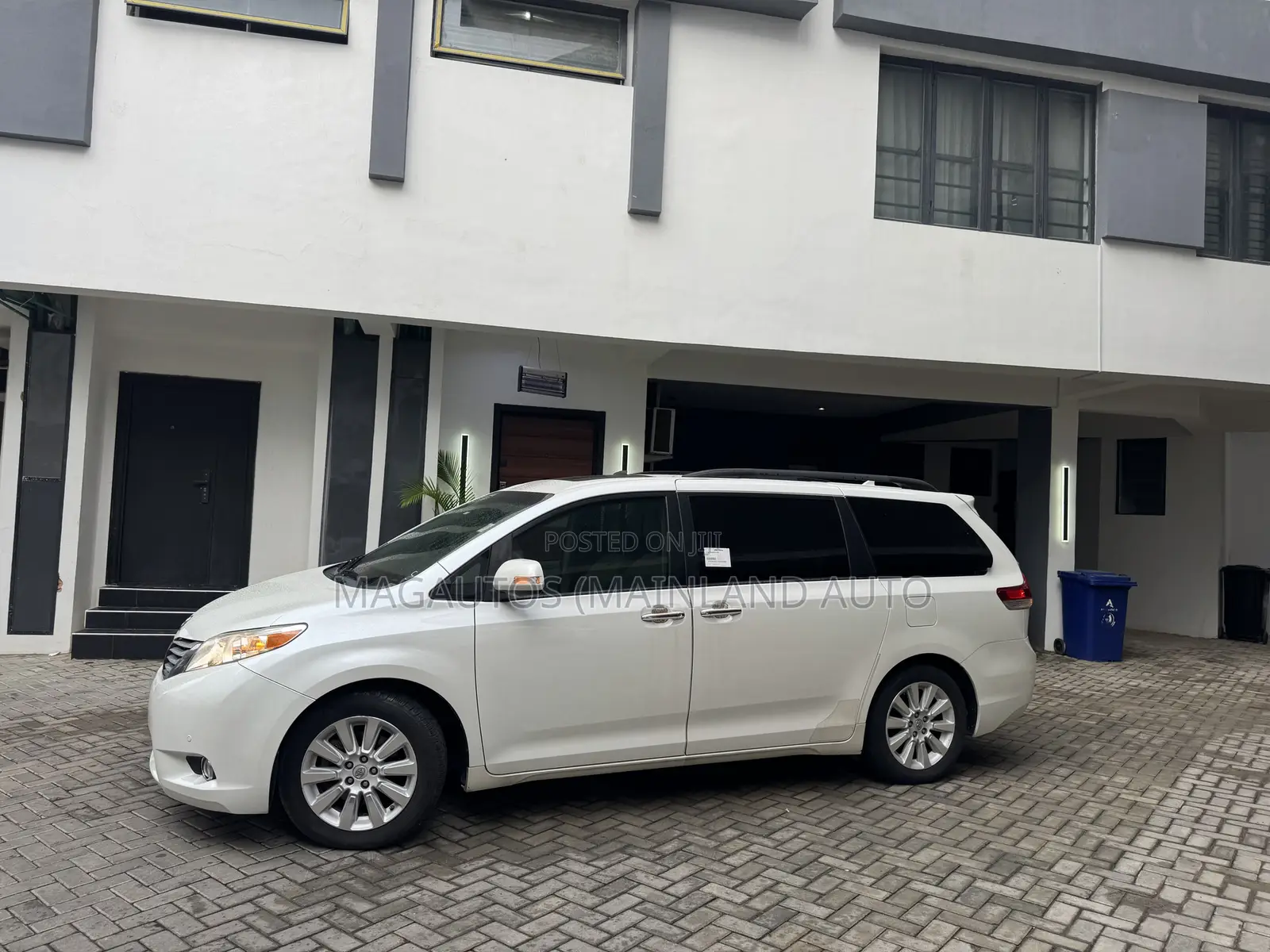Toyota Sienna Limited AWD 7-Passenger 2013 White