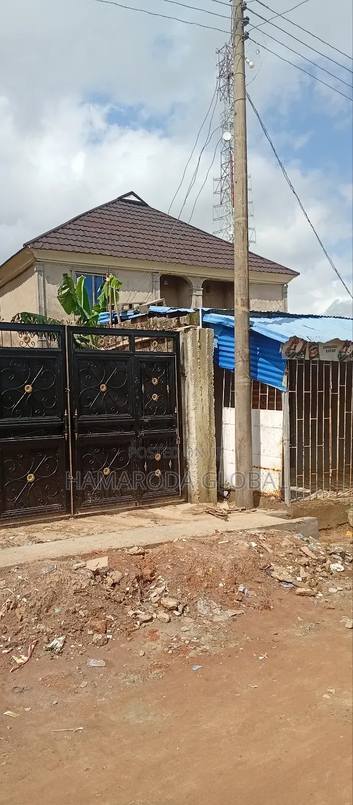 11bdrm Block of Flats in Ijegun, Alimosho for sale